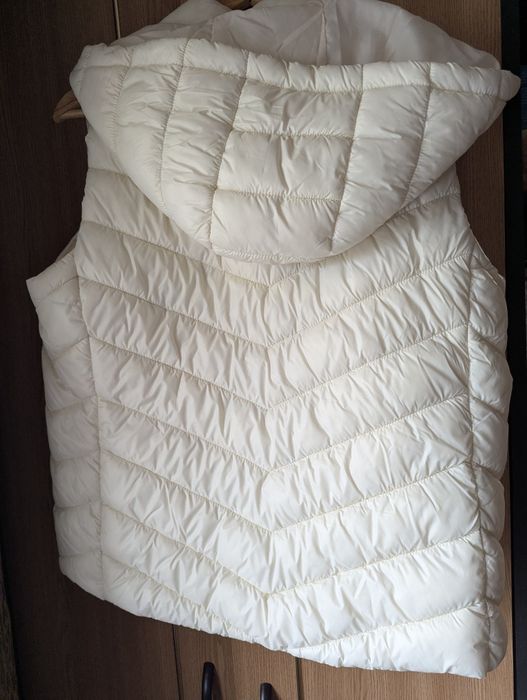 Vestă cu glugă damă, mărimea M/L – nepurtată, stare excelentă