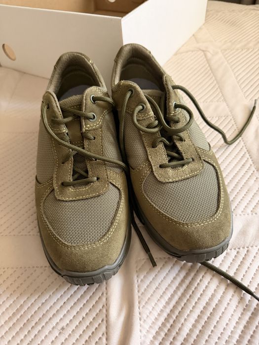 Продам военные кроссовки