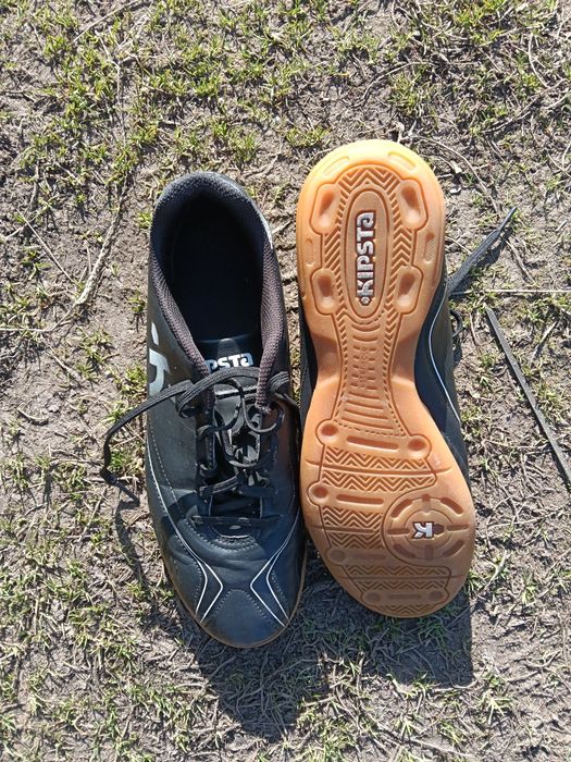 Kipsta agility 300 ghete de sală