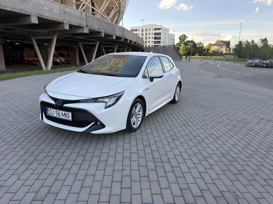 VÂND Toyota Corolla Hybrid 2020 – IMPECABILĂ