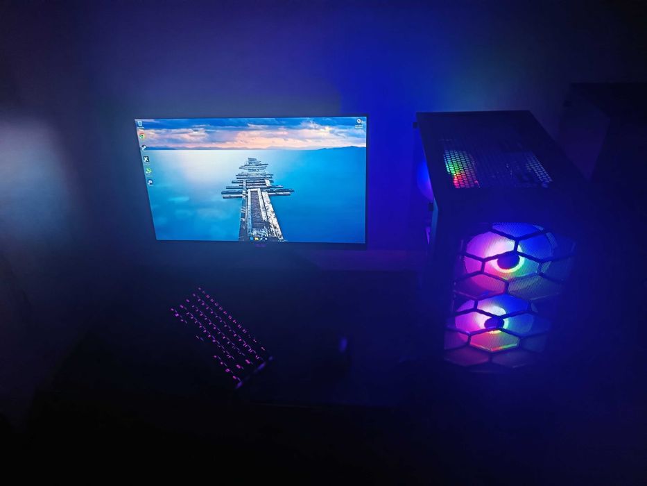 Геймърски компютър с Radeon rx 580 и Ryzen 5 4500