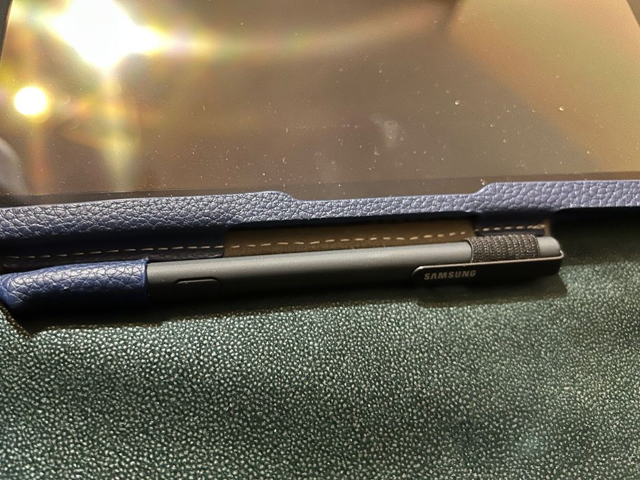 Таблет SAMSUNG с писалка и клавиатура
