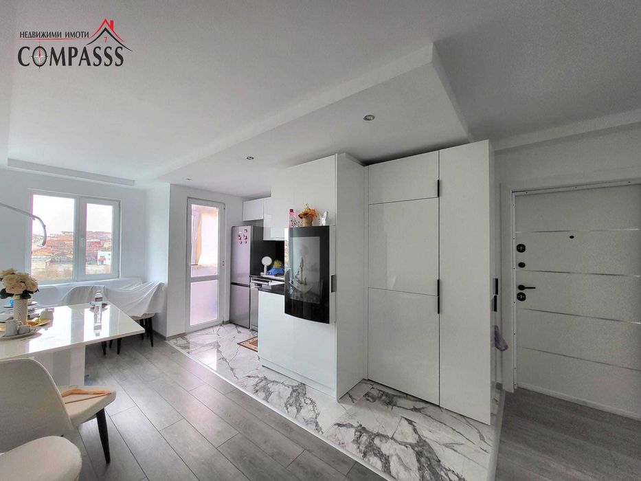 Продава се Тристаен апартамент в Добрич, Строител - 90 кв.м за 794 €/кв.м - Снимка #1