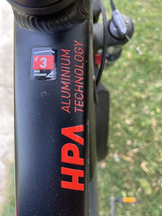 Bicicleta Cube Race, cadru aluminiu, echipata full