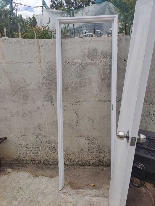 Продавам PVC Каса с врата за баня 60х195 см., дясна