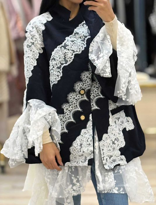 Дамско сако с дантели