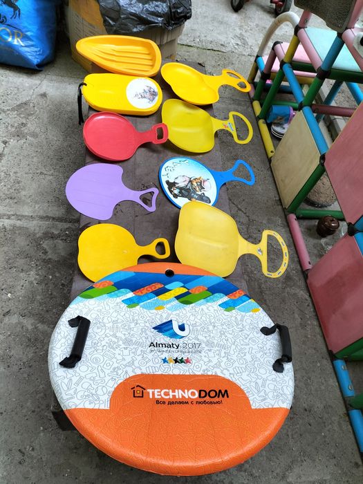 Продам санки ледянки разные.