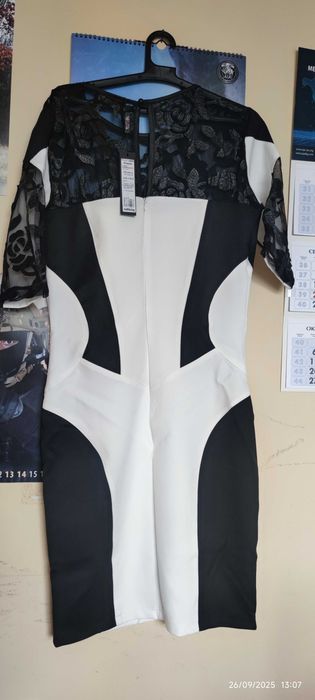 Рокля с дизайнерска кожена дантела