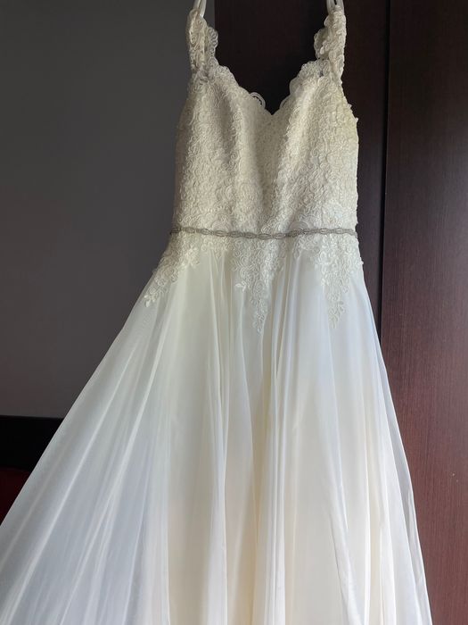 Rochie de mireasa+voal spaniol 1,50m