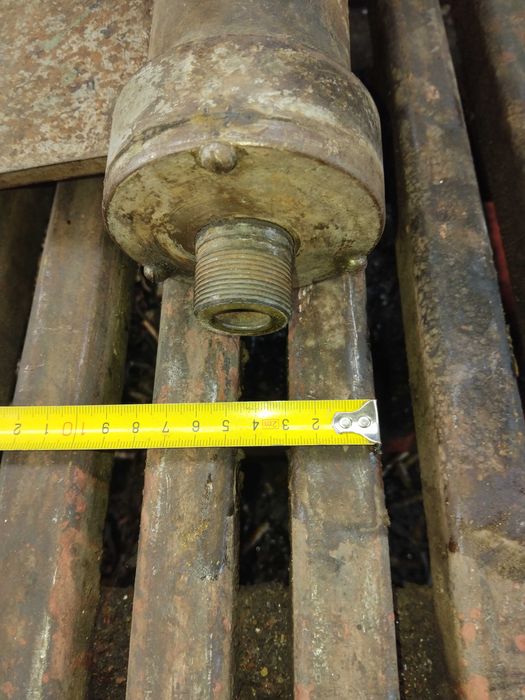 Масивен шпиндел с патронник 125 мм и КЛЮЧ – за струг или шмиргел