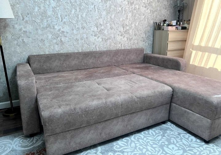 Продам диван угловой новый