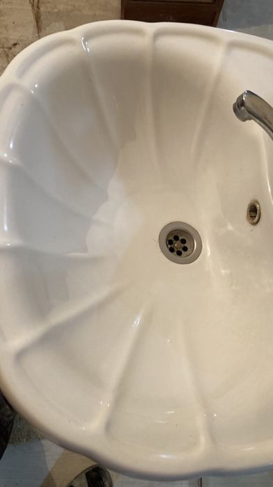 Продам раковину, тюльпан.