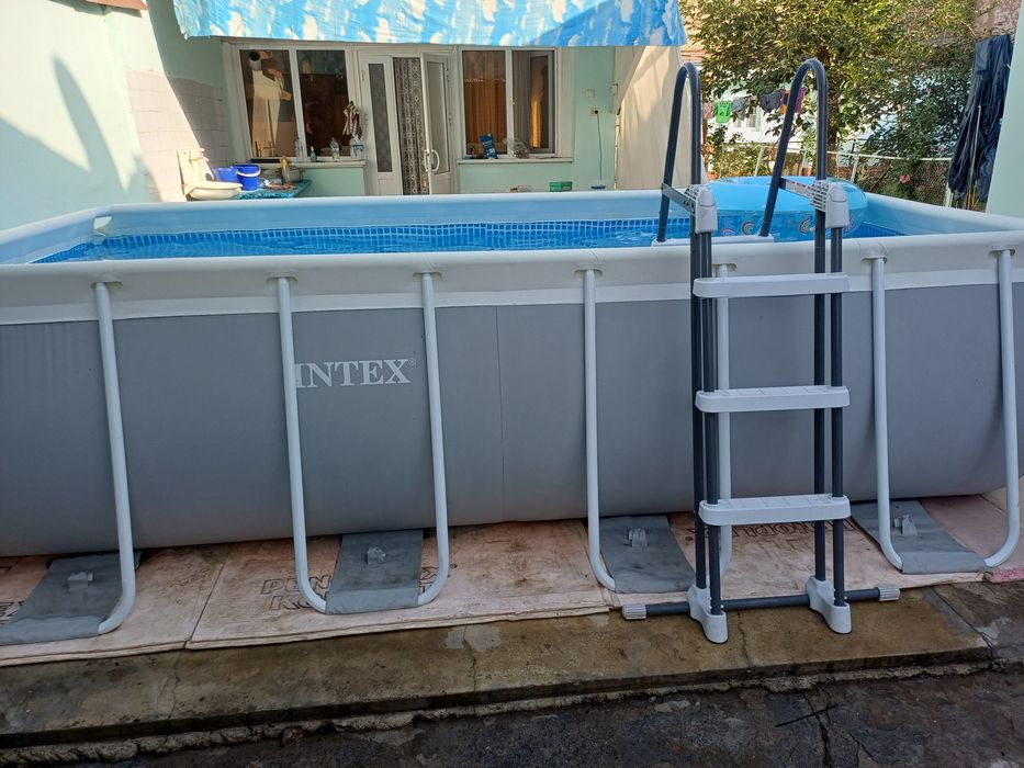 Бассейн INTEX размер 4м на 2м высота1метр