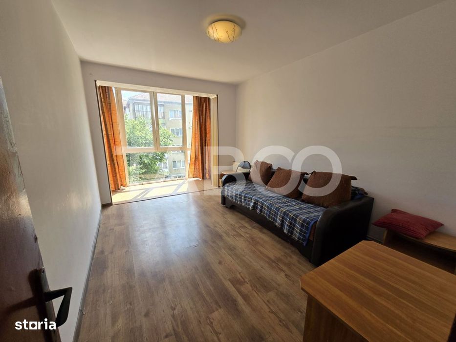 Apartament 2 camere de vanzare decomandat 52 mpu etaj 3 Terezian Sibiu — fotografia 2