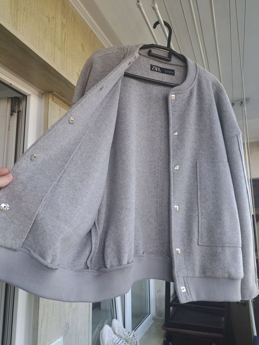 Продам новый куртка-бомбер ZARA