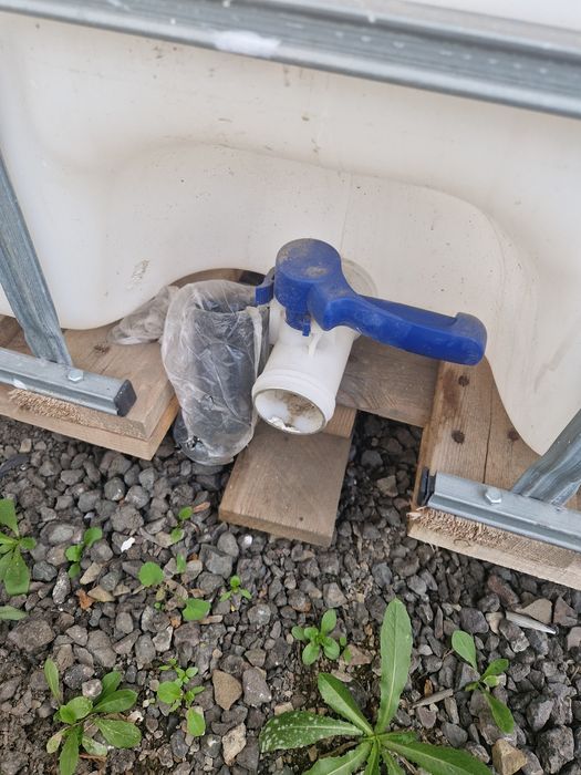 Продам бочок еврокуб на 1000литров