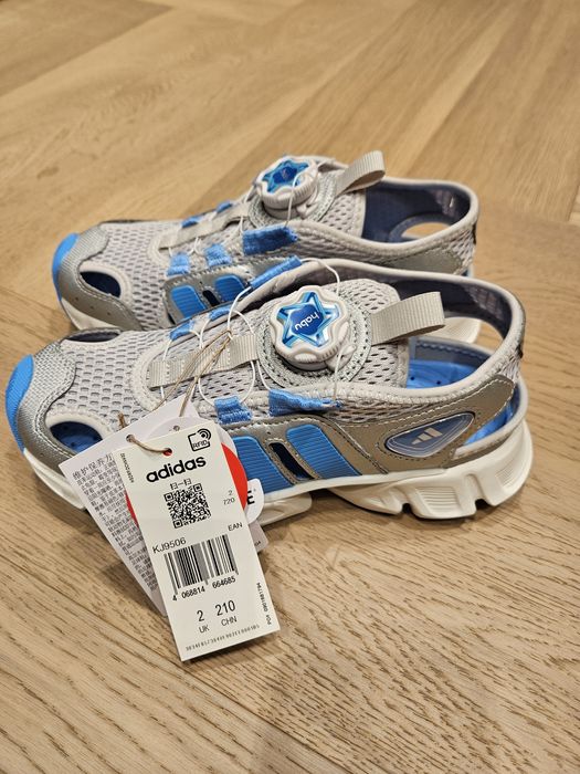 Продаю детские босоножки adidas