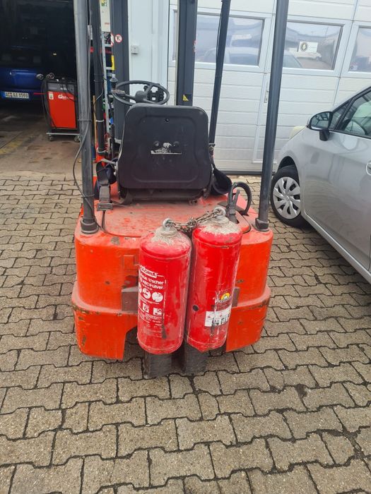 Stivuitor Electric cu stație de încărcare