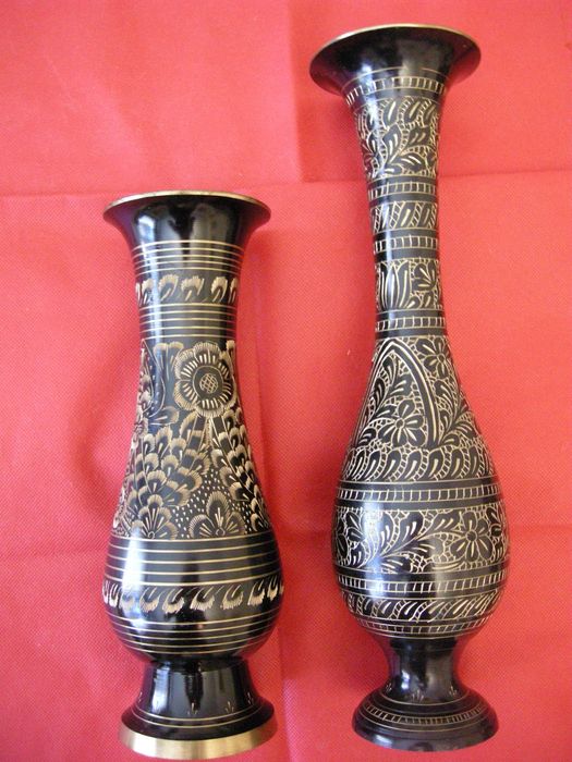 Ваза латунная, черного цвета с золотой гравировкой, 2 штуки