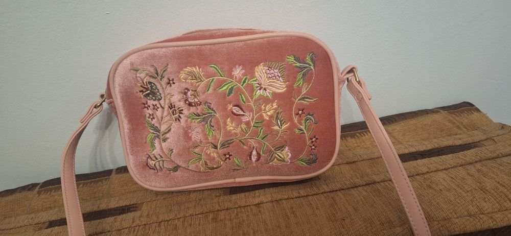 Poseta din catifea,Glmourous,noua,fără eticheta