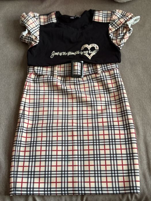 Дамски комплект – тениска и пола