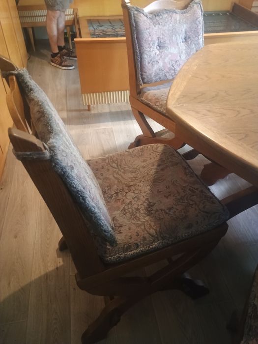 Set Masă extensibila din lemn Masiv pt sufragerie + 6 scaune tapițate