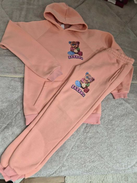 Продавам екипи за момиче