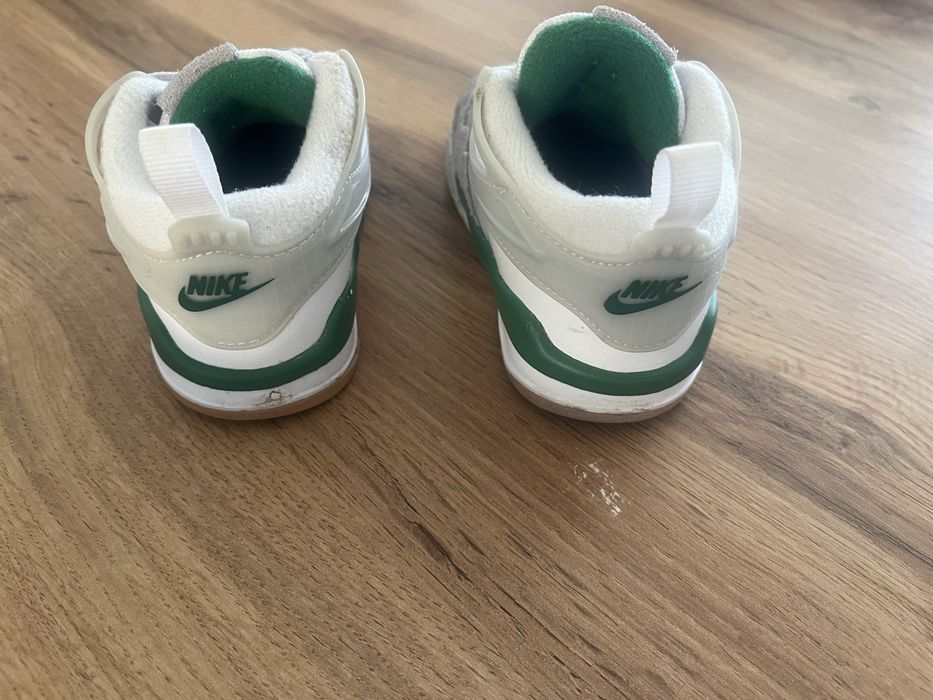 Детски апрески и маратонки