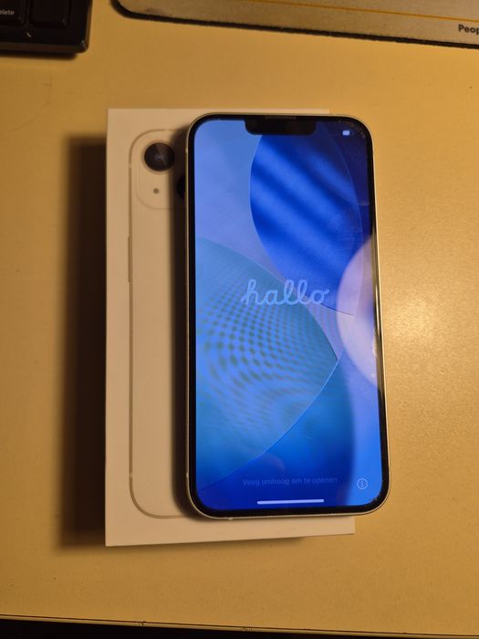 Vand iPhone 13 / 128 gb Alb