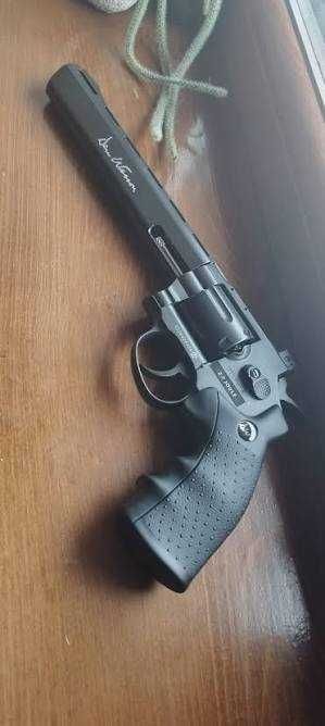 Revolver Dan Weasson