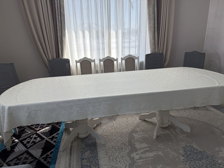 Стол для гостинной