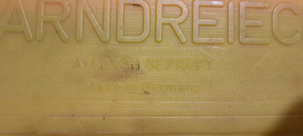 Авариен светлоотразителен триъгълник