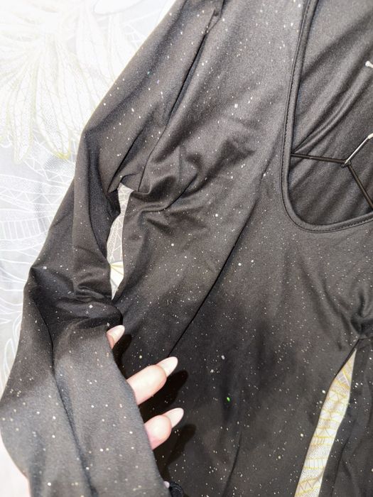 Платье с капюшоном сияющее