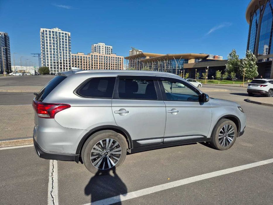 Mitsubishi Outlander 2020 г