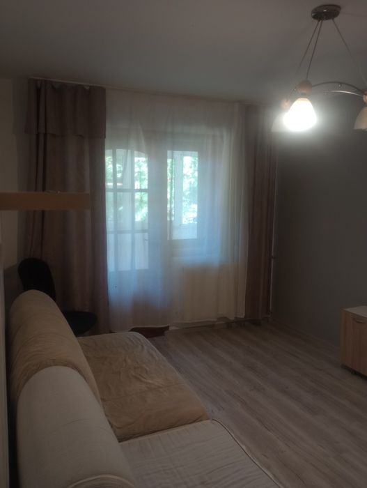 Închiriez apartament cu 3 camere