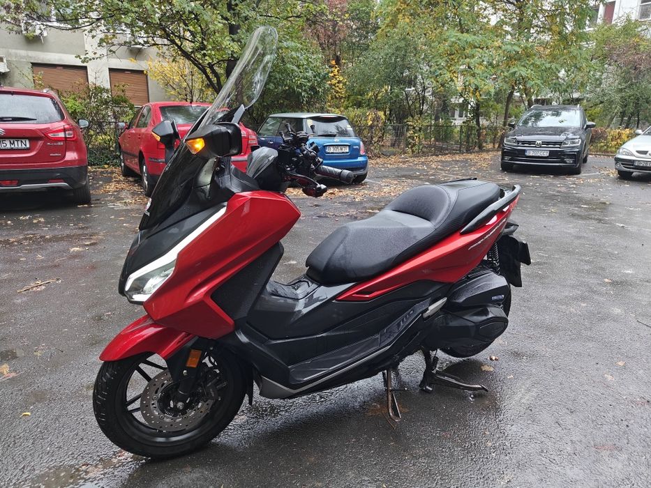 Honda Forza 350 • 2023 • 9841 km • Matte Carnelian Red • Garantie '26