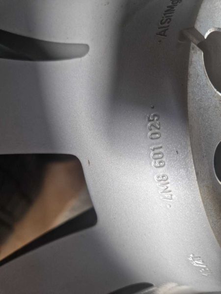 Audi Q8 R19/4M8 нови летни гуми с оригин. джанти
и датчици 265/55/R19