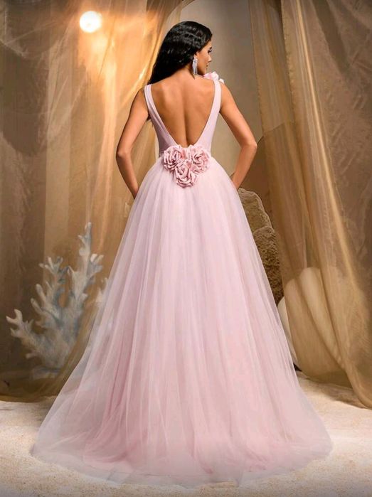 Красива лятна розова рокля с гол гръб