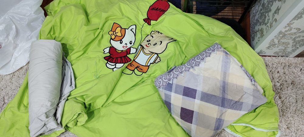 Пастельное бельё, не новое.