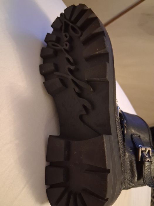 Încălțăminte originală