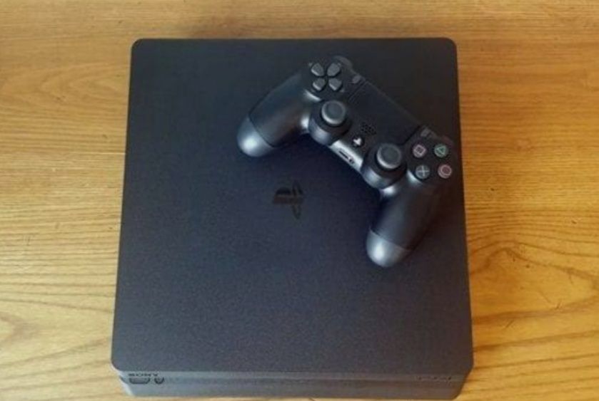 Продам Playstation 4