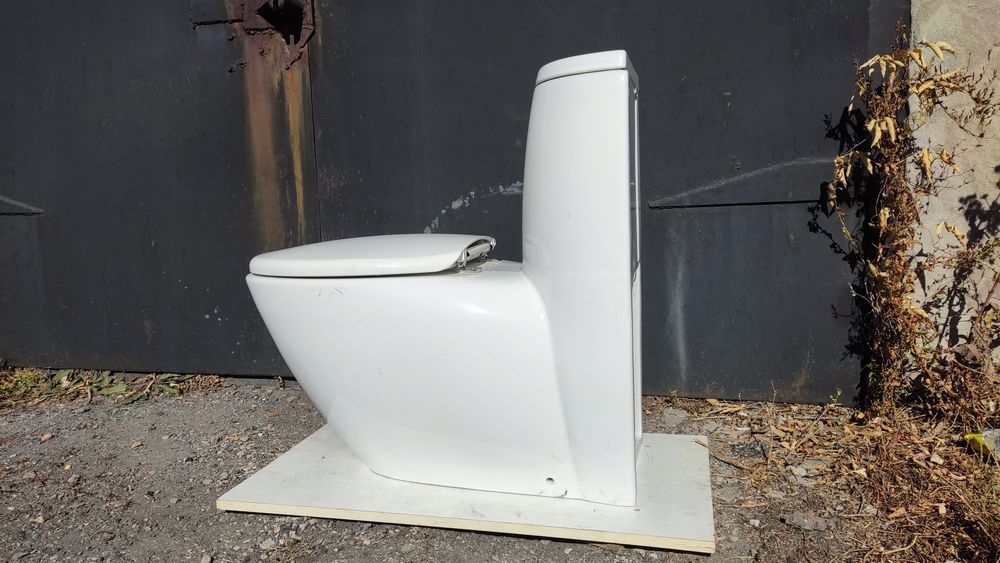 Унитазы без коробки новые