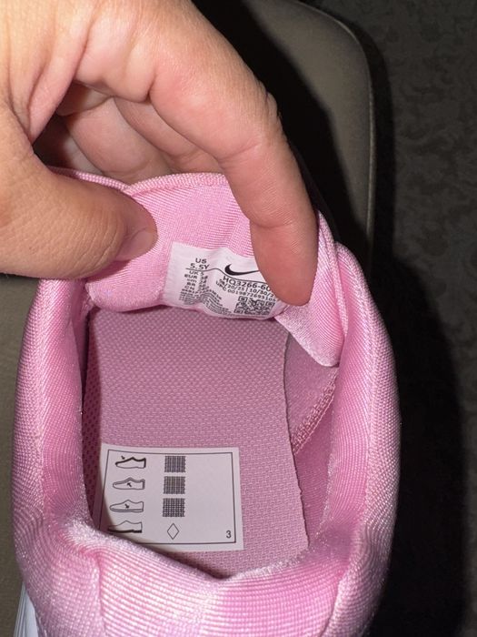 Продам новые кроссовки NIKE оригинал