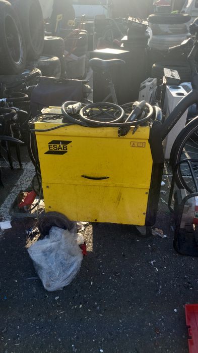 Aparat esab complet c 280 pro complet vine insotit cu pistol cu cablu de la masa nu am butelia la ell mai vine si cu masca de sudura