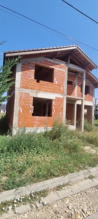 Casa la rosu Cartier Lotus Sanmartin