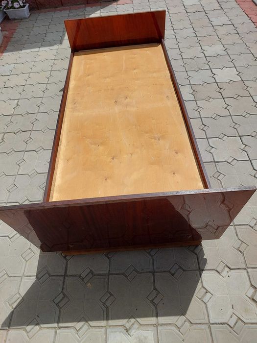 Продам деревянную  кровать