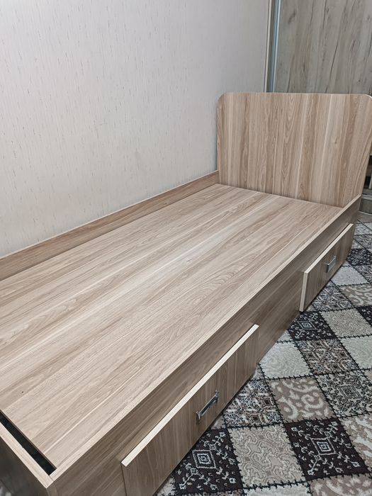 Односпальная кровать