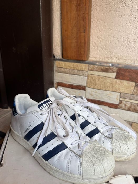 Обувки на Adidas