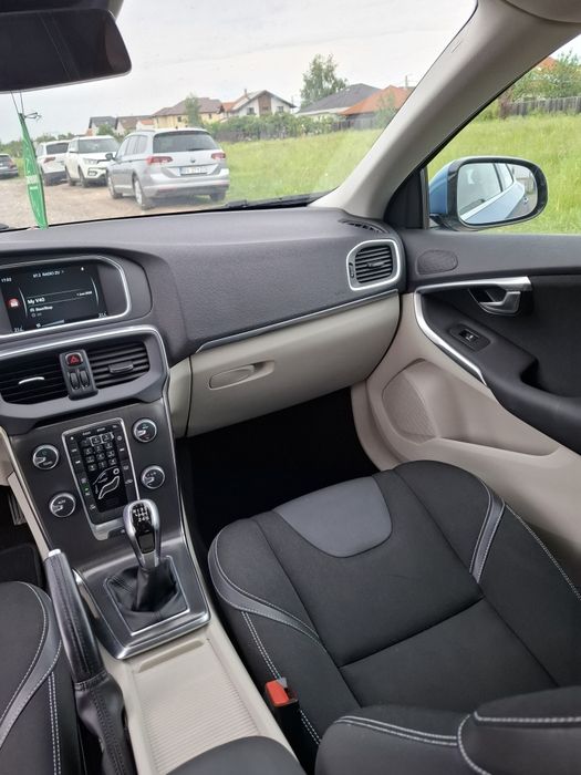 VOLVO V40 2015 — imagine 2