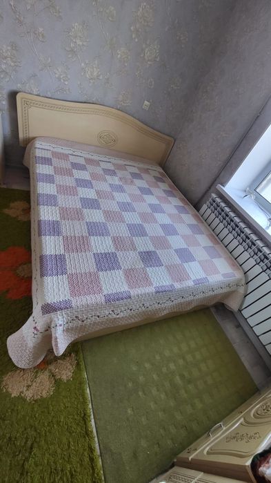 Двуспальный кровать с матрасом